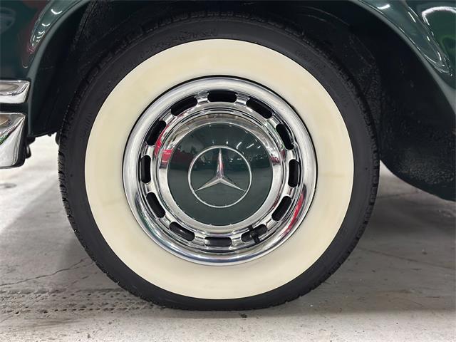1965 Mercedes-Benz 220 (CC-2082939) for sale in Huntington Station, New York
