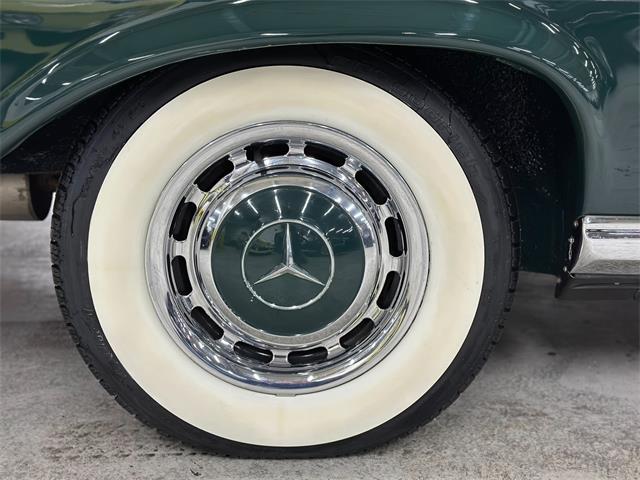 1965 Mercedes-Benz 220 (CC-2082939) for sale in Huntington Station, New York