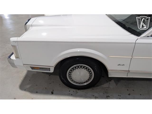 1988 Lincoln Town Car (CC-2083822) for sale in Caledonia, Wisconsin