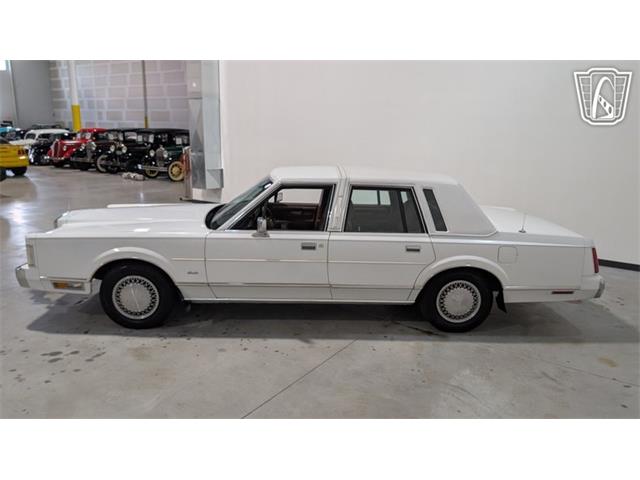 1988 Lincoln Town Car (CC-2083822) for sale in Caledonia, Wisconsin