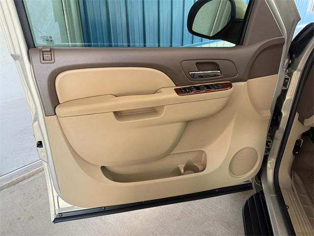 2011 Chevrolet Suburban (CC-2084032) for sale in Paris , Kentucky