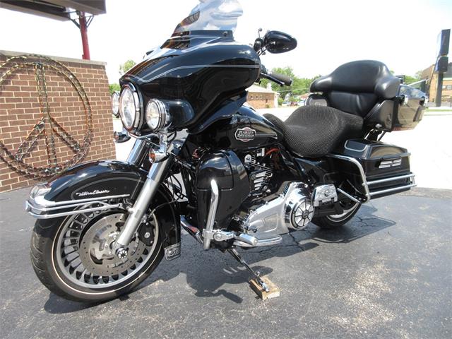 2010 Harley-Davidson FLHTCU (CC-2085576) for sale in Sterling, Illinois