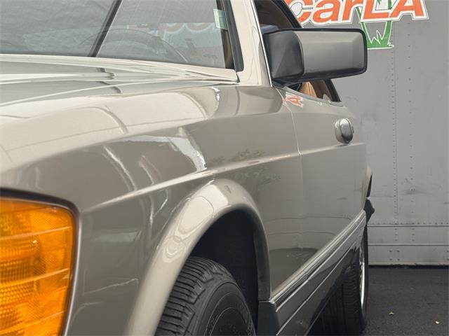 1988 Mercedes-Benz 560 (CC-2086294) for sale in Los Angeles, California