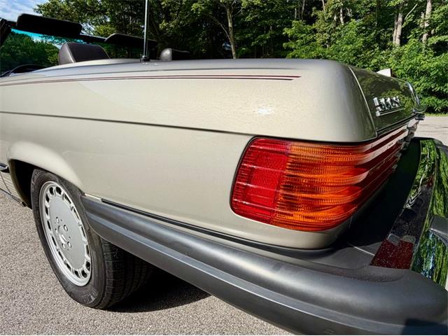 1988 Mercedes-Benz 560SL (CC-2086346) for sale in Saugatuck, Michigan
