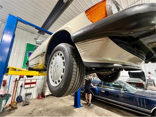 1988 Mercedes-Benz 560SL (CC-2086346) for sale in Saugatuck, Michigan