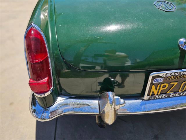 1965 MG MGB (CC-2086614) for sale in Woodland Hills, California