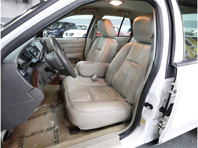 2011 Ford Crown Victoria (CC-2086626) for sale in Addison, Illinois