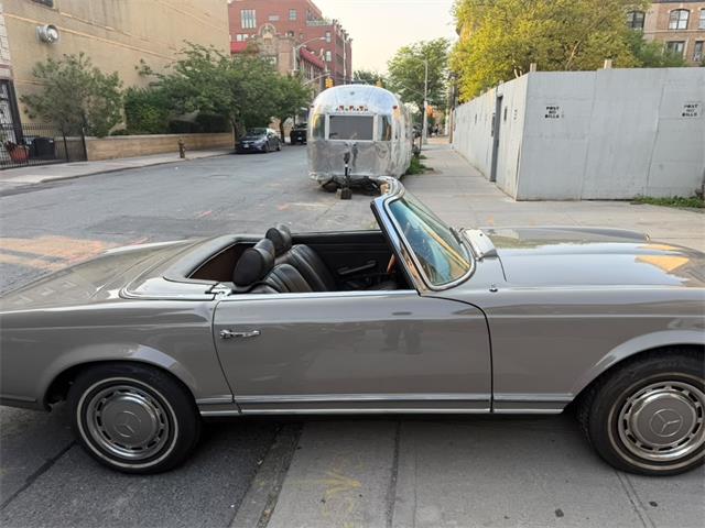 1969 Mercedes-Benz 280 SL Pagoda (CC-2087145) for sale in BROOKLYN, New York