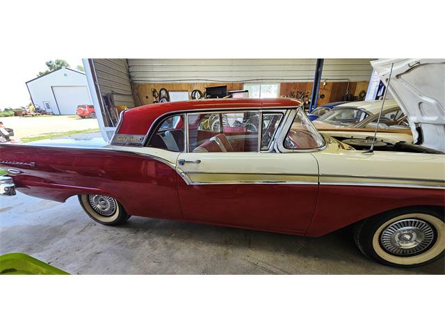 1957 Ford Fairlane 500 Skyliner (CC-2088169) for sale in Sioux Falls, South Dakota
