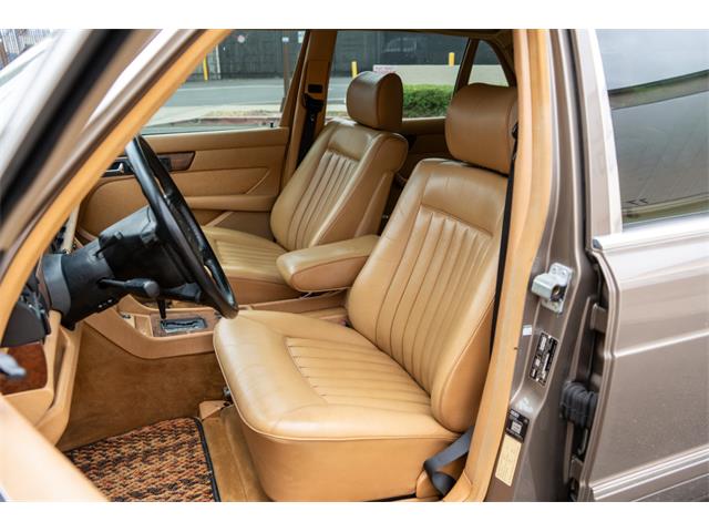 1988 Mercedes-Benz 560 (CC-2089288) for sale in Sherman Oaks, California