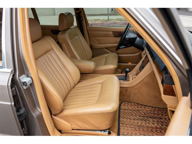 1988 Mercedes-Benz 560 (CC-2089288) for sale in Sherman Oaks, California