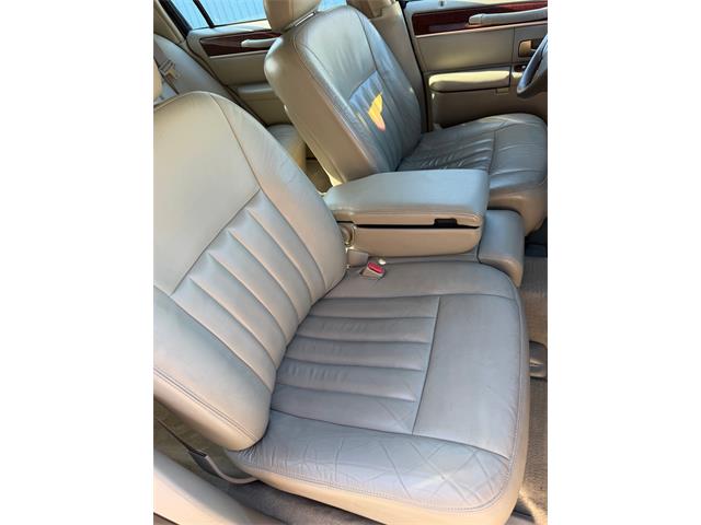 2005 Lincoln Town Car (CC-2089642) for sale in Mill Hall, Pennsylvania