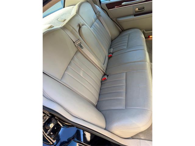 2005 Lincoln Town Car (CC-2089642) for sale in Mill Hall, Pennsylvania