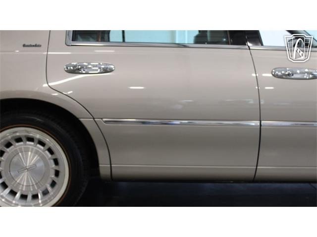 2002 Lincoln Town Car (CC-2091139) for sale in Crete, Illinois