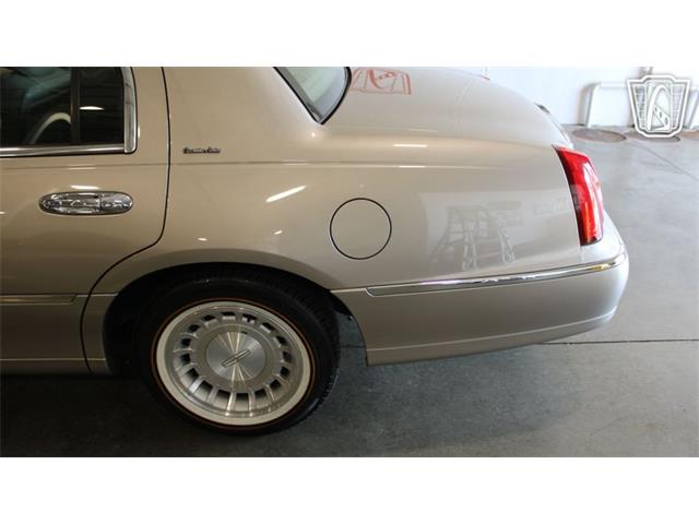 2002 Lincoln Town Car (CC-2091139) for sale in Crete, Illinois