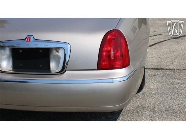 2002 Lincoln Town Car (CC-2091139) for sale in Crete, Illinois