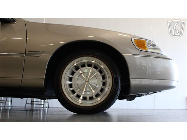2002 Lincoln Town Car (CC-2091139) for sale in Crete, Illinois