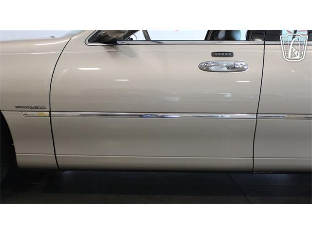 2002 Lincoln Town Car (CC-2091139) for sale in Crete, Illinois
