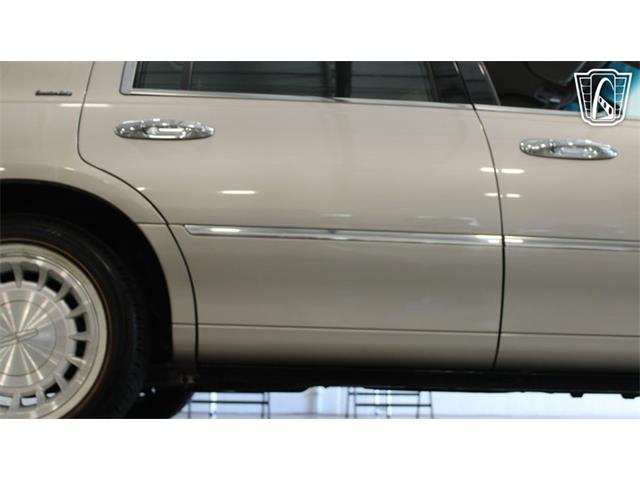 2002 Lincoln Town Car (CC-2091139) for sale in Crete, Illinois