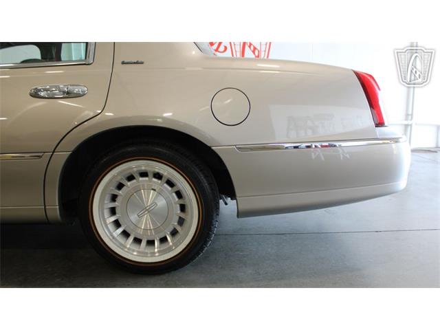 2002 Lincoln Town Car (CC-2091139) for sale in Crete, Illinois