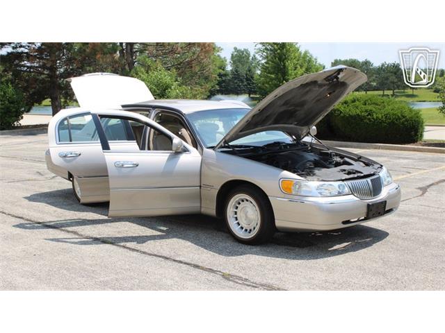 2002 Lincoln Town Car (CC-2091139) for sale in Crete, Illinois
