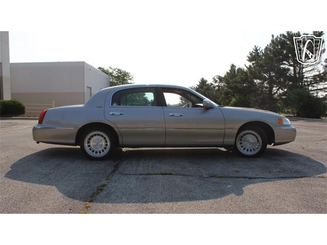 2002 Lincoln Town Car (CC-2091139) for sale in Crete, Illinois