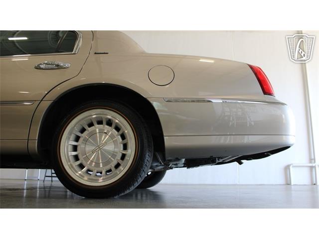 2002 Lincoln Town Car (CC-2091139) for sale in Crete, Illinois
