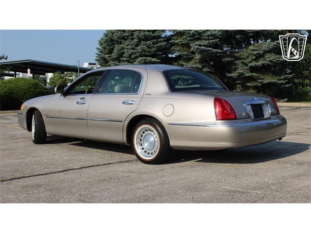 2002 Lincoln Town Car (CC-2091139) for sale in Crete, Illinois