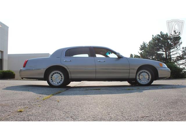 2002 Lincoln Town Car (CC-2091139) for sale in Crete, Illinois