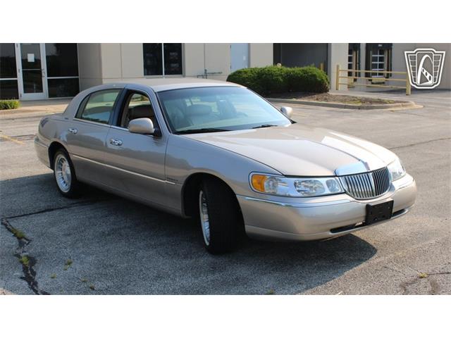 2002 Lincoln Town Car (CC-2091139) for sale in Crete, Illinois