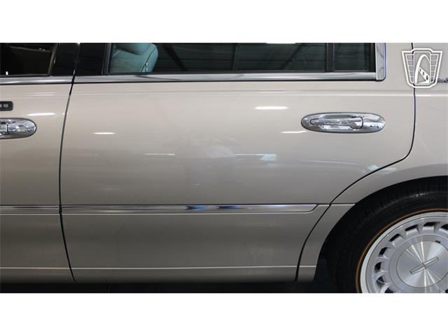 2002 Lincoln Town Car (CC-2091139) for sale in Crete, Illinois