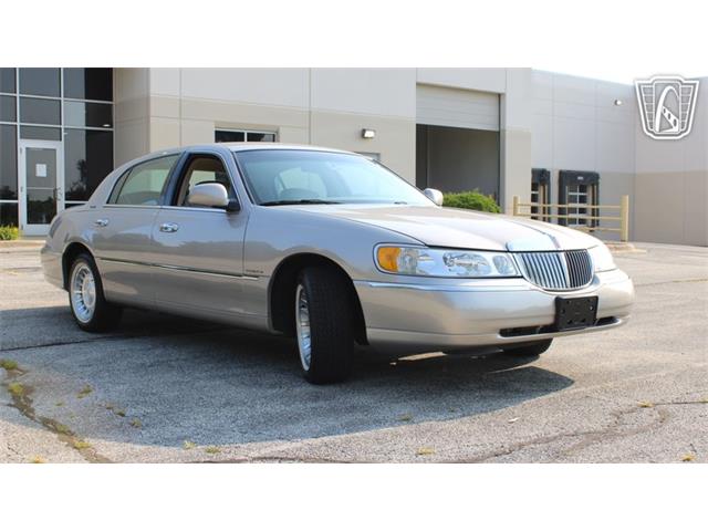 2002 Lincoln Town Car (CC-2091139) for sale in Crete, Illinois