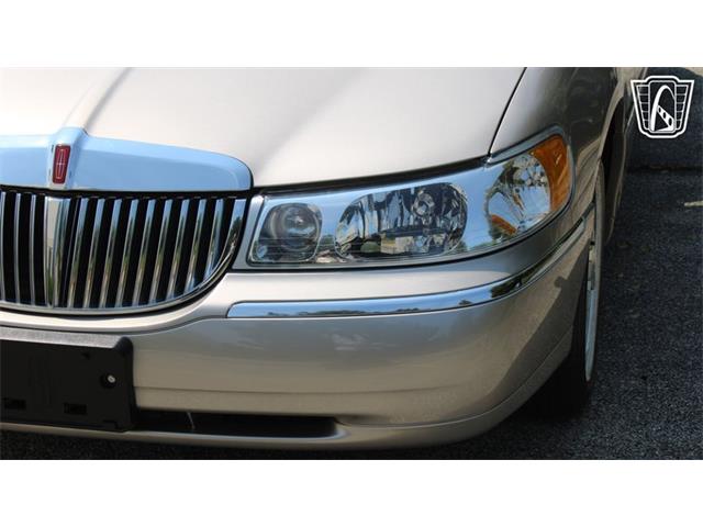 2002 Lincoln Town Car (CC-2091139) for sale in Crete, Illinois