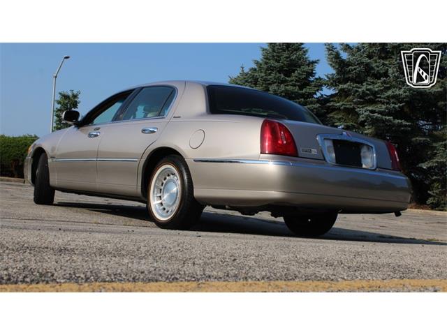 2002 Lincoln Town Car (CC-2091139) for sale in Crete, Illinois