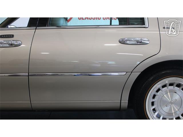 2002 Lincoln Town Car (CC-2091139) for sale in Crete, Illinois