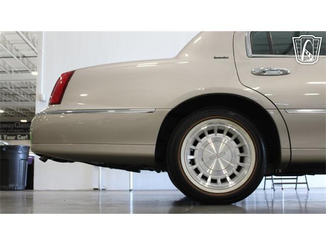 2002 Lincoln Town Car (CC-2091139) for sale in Crete, Illinois