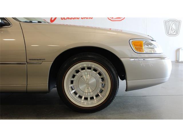 2002 Lincoln Town Car (CC-2091139) for sale in Crete, Illinois