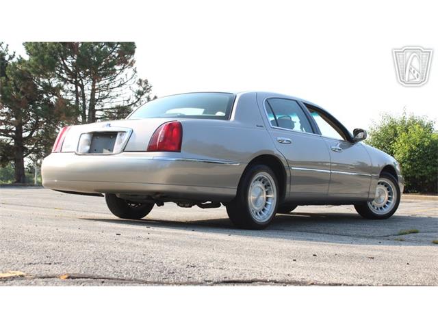 2002 Lincoln Town Car (CC-2091139) for sale in Crete, Illinois
