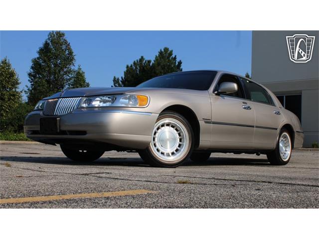2002 Lincoln Town Car (CC-2091139) for sale in Crete, Illinois