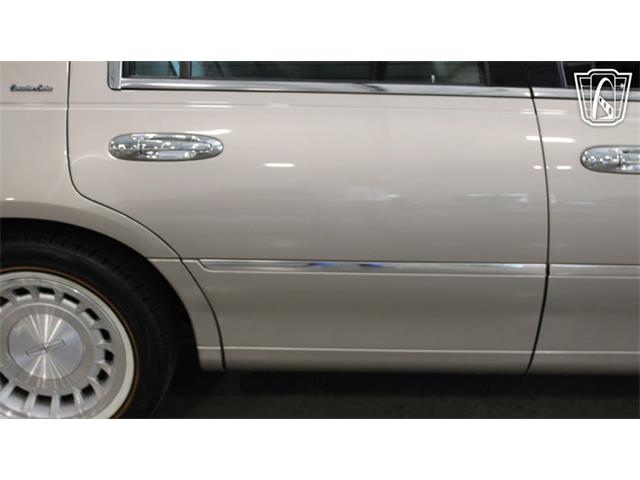 2002 Lincoln Town Car (CC-2091139) for sale in Crete, Illinois