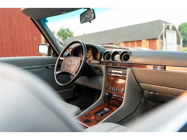 1987 Mercedes-Benz 560SL (CC-2091357) for sale in Southampton, New York