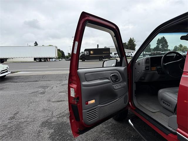 1997 GMC Suburban (CC-2092494) for sale in Gladstone, Oregon