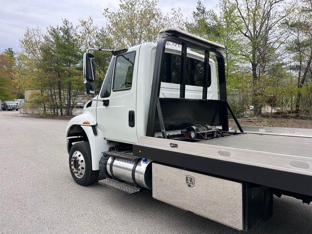 2016 International 4300 (CC-2092546) for sale in Upton, Massachusetts