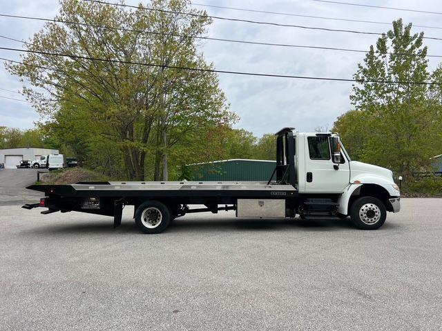 2016 International 4300 (CC-2092546) for sale in Upton, Massachusetts