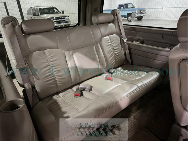 2002 Chevrolet Suburban (CC-2093046) for sale in Holland , Michigan