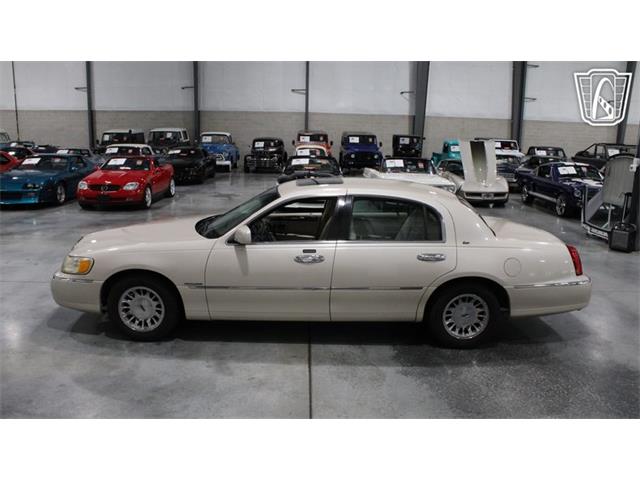 1999 Lincoln Town Car (CC-2093511) for sale in Runnemede, New Jersey