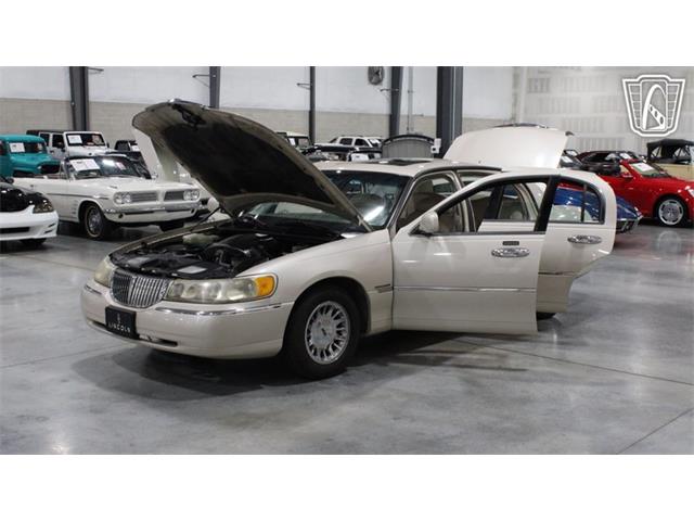1999 Lincoln Town Car (CC-2093511) for sale in Runnemede, New Jersey