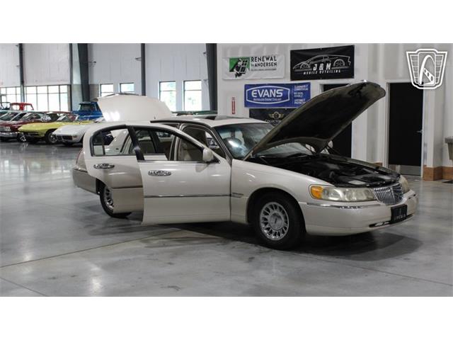 1999 Lincoln Town Car (CC-2093511) for sale in Runnemede, New Jersey