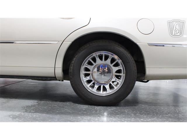 1999 Lincoln Town Car (CC-2093511) for sale in Runnemede, New Jersey