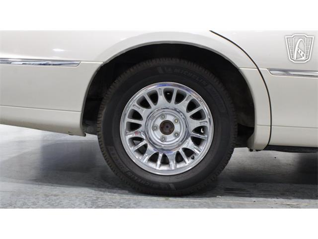 1999 Lincoln Town Car (CC-2093511) for sale in Runnemede, New Jersey